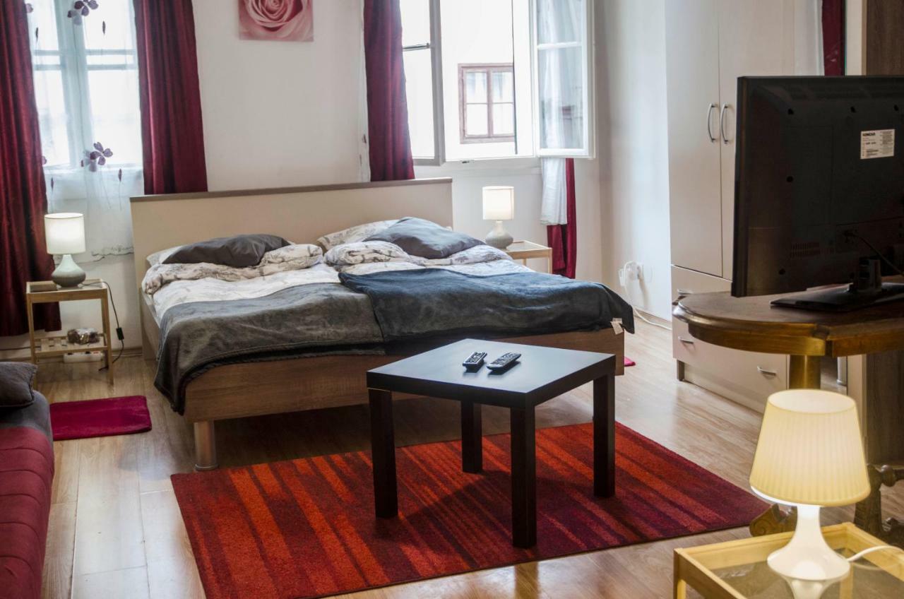 Rooms And Apartment Veral-Ka Károlyváros Kültér fotó