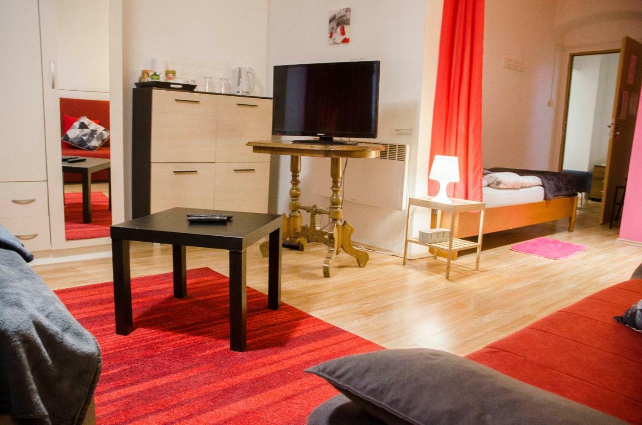Rooms And Apartment Veral-Ka Károlyváros Kültér fotó